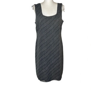 Old Navy Collection woman’s dress size 12. Diagonal stripes little bows on strap